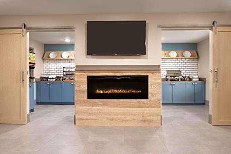 Queen Room with 2 Queen Beds - Non-Smoking