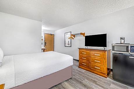 Queen Room - Non-Smoking