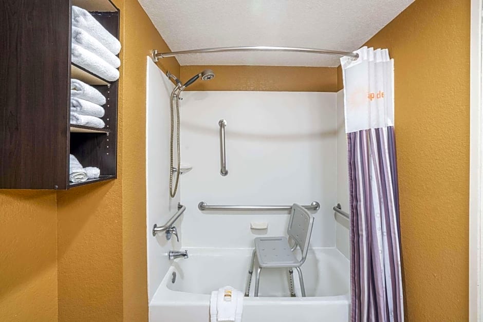 La Quinta Inn & Suites by Wyndham Hot Springs