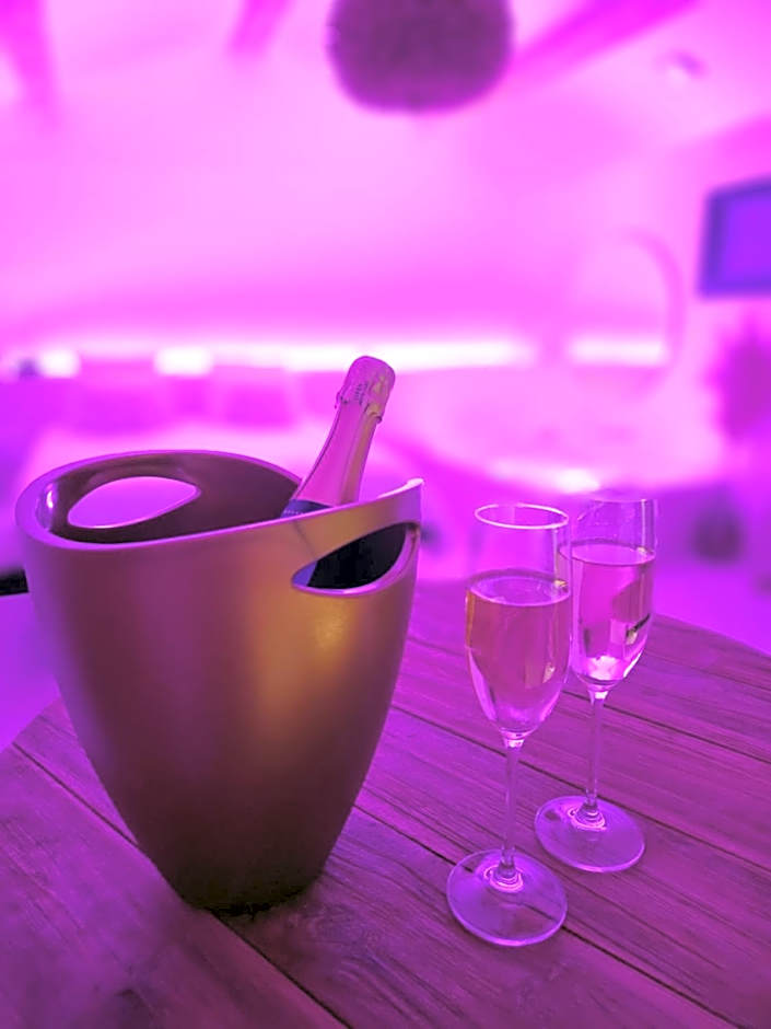 Le Clos des Délices - Love Room - Chambre avec spa, terrasse et parking privatif