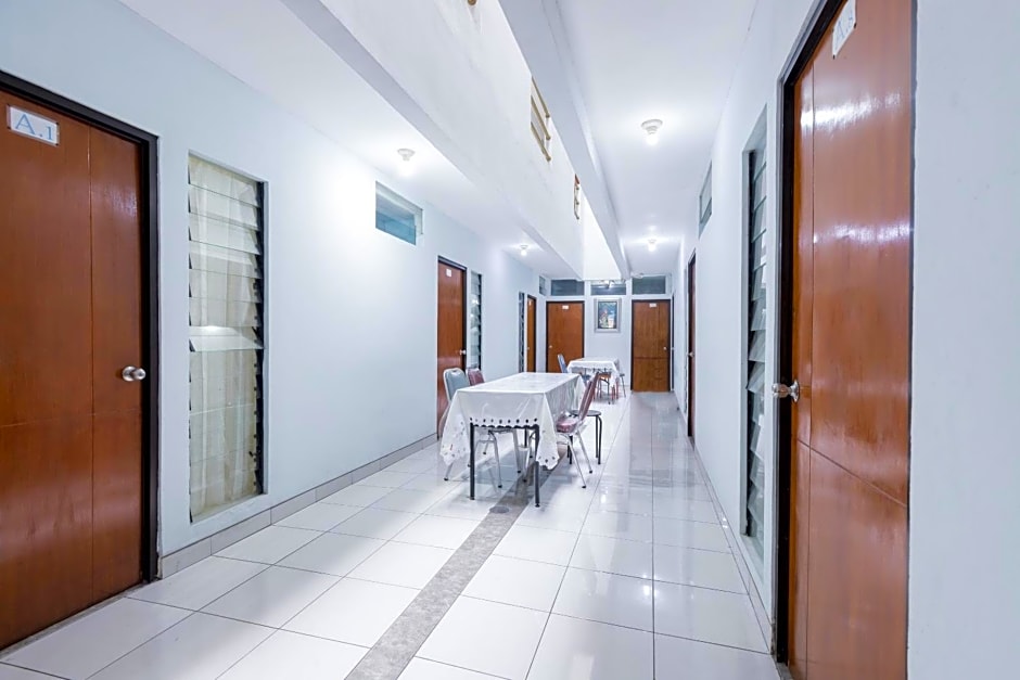 Super OYO 1516 Cemara Gading Syariah