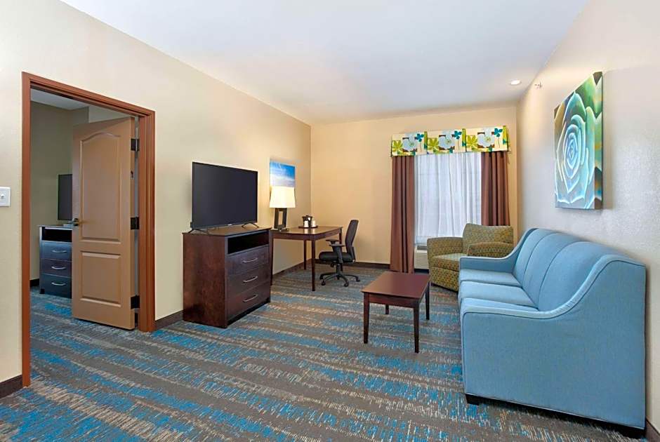 La Quinta Inn & Suites by Wyndham Dallas Grand Prairie South