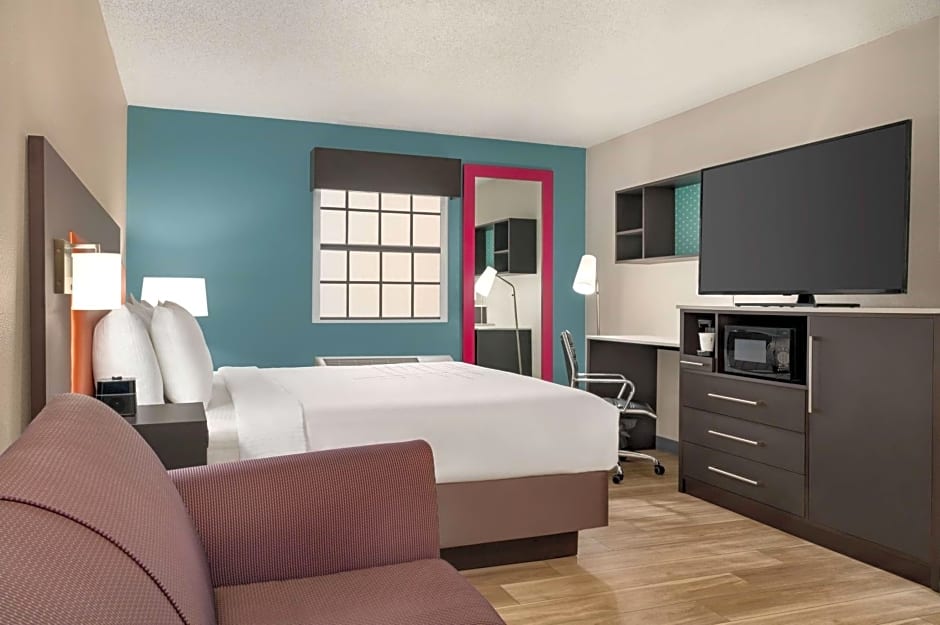 La Quinta Inn & Suites by Wyndham Columbus Airport Reynoldsburg