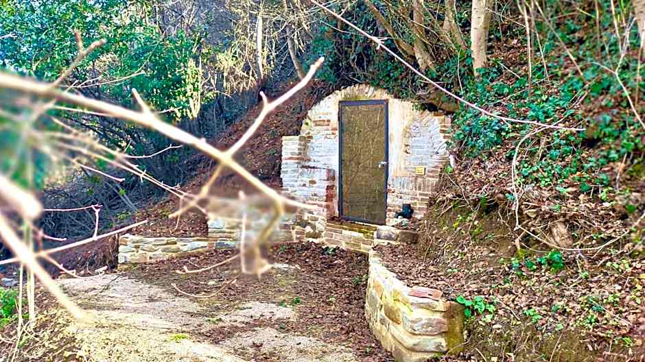 Fonte Degna - Alloggio e Sito Storico