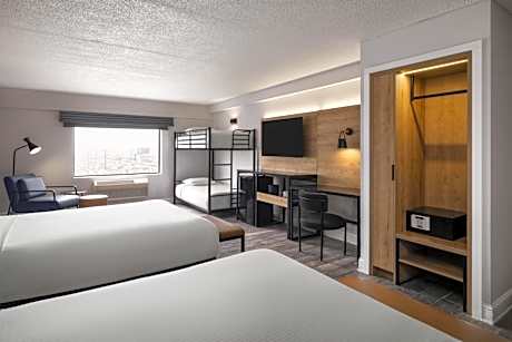 Family Room with Two Queen Beds and One Bunk Bed - Non-Smoking