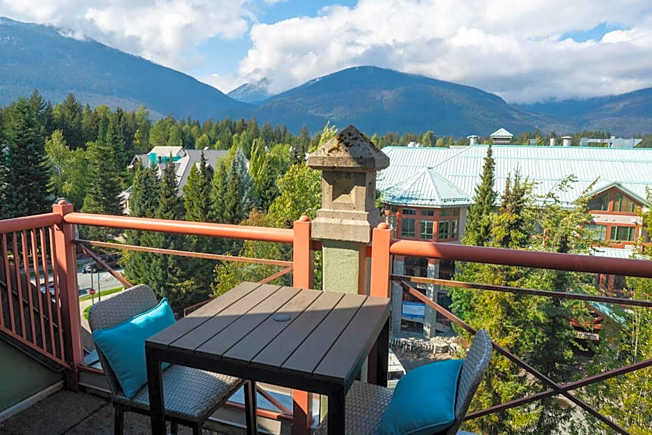 Alpenglow Lodge Junior Penthouse by MVA