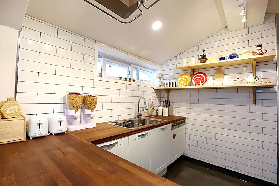 With U Hotel & Guesthouse