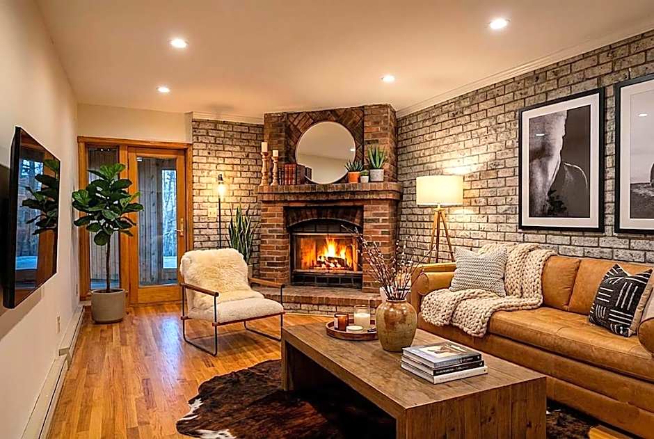 The Haüs Windham - Spacious Suites, Hot Tub, Mountain Views!