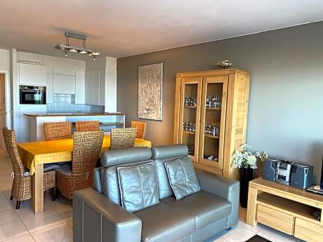 Apartment with frontal sea view