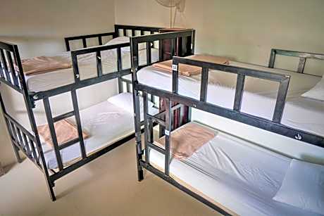 Bed in 4-Bed Mixed Dormitory Room