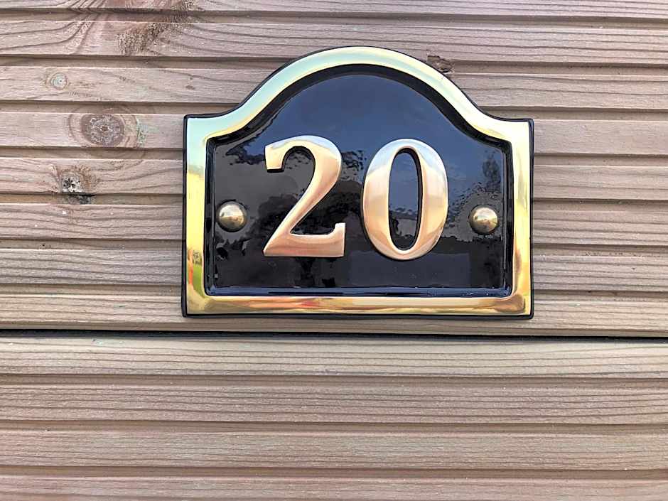 Delightful 2-bed static set in a peaceful village