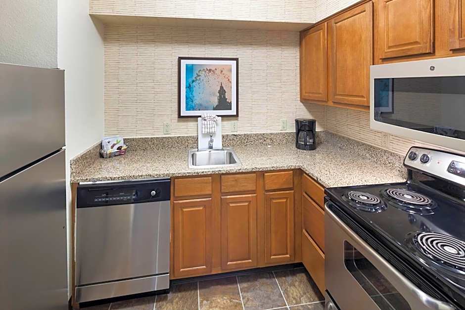 Residence Inn by Marriott Kansas City Country Club Plaza