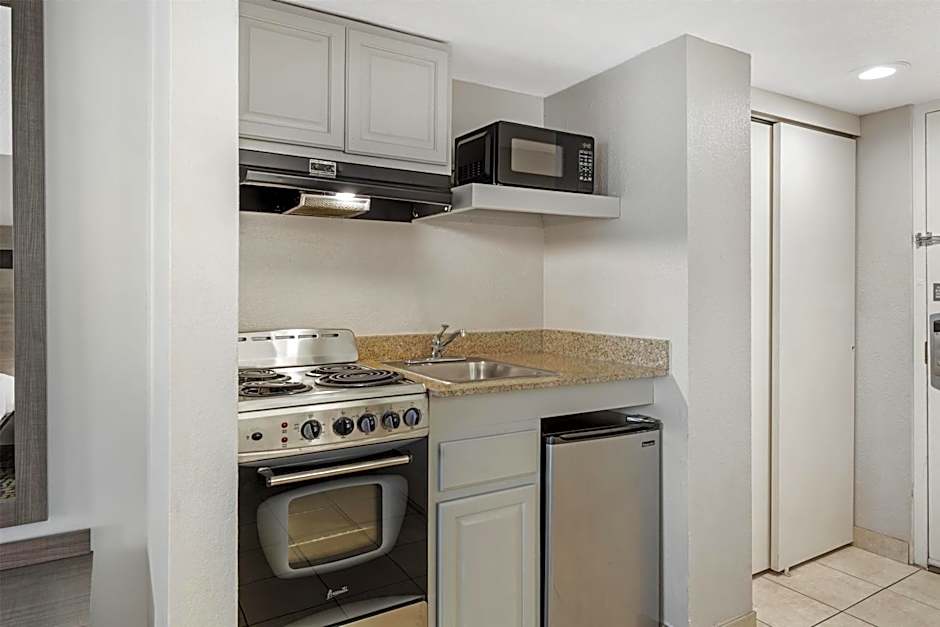 Best Western Plus Chesapeake Bay - Norfolk