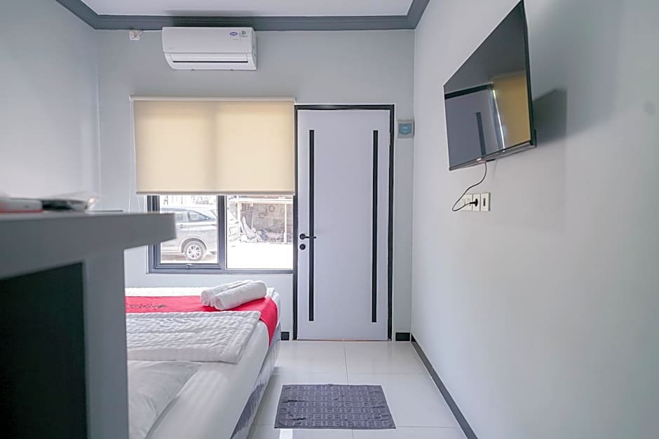 RedDoorz Plus Syariah @ Jalan Endro Suratmin Lampung