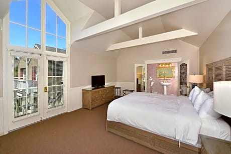 Carriage House Junior Suite