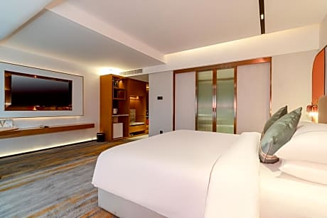 Deluxe Grand King Bed Room