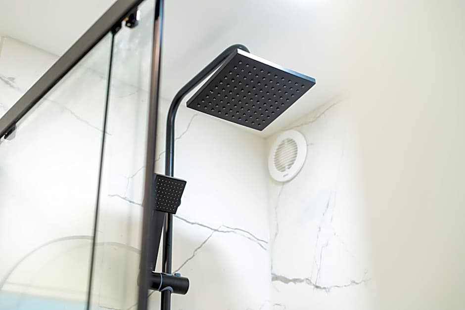 Oasis Airport Studios by RevalHome