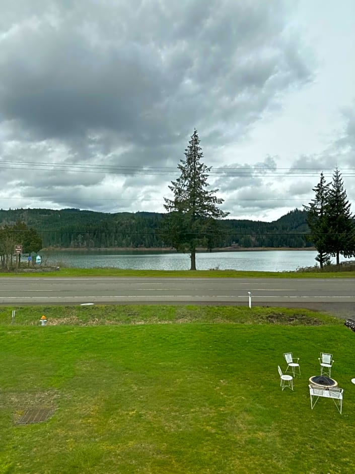 Foster Lake Inn
