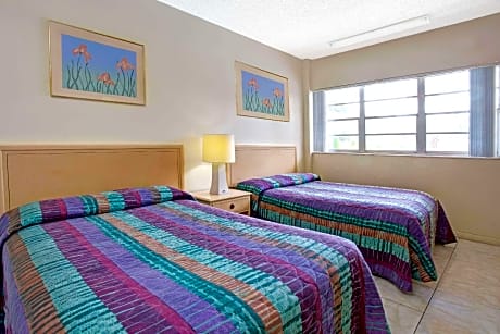 Two Double Bed Efficiency With Full Kitchen Nonsmoking Rooms Feature Complimentary Wifi And Flat-Scr
