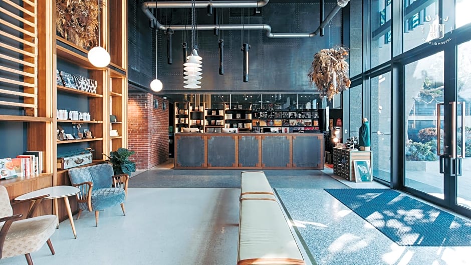 U.I.J Hotel&Hostel (UIJ)