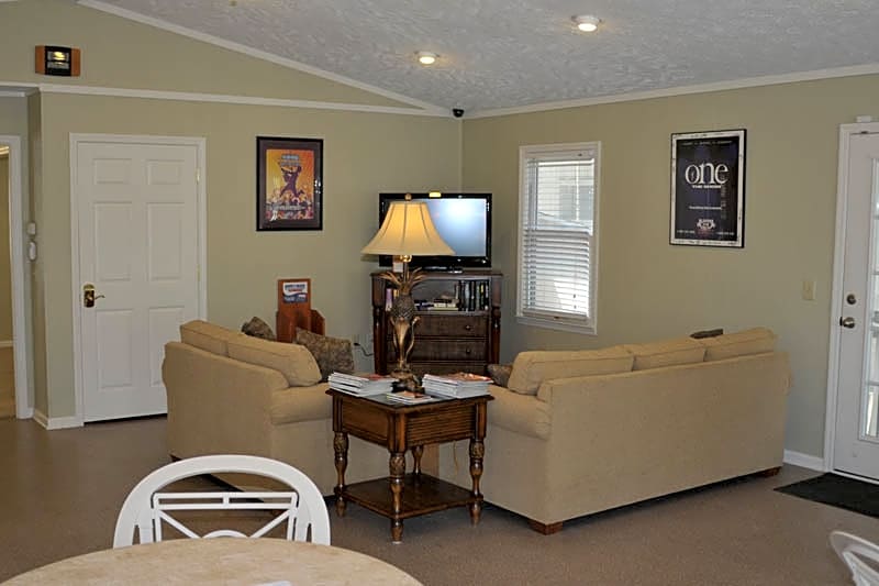 Country Club Villas