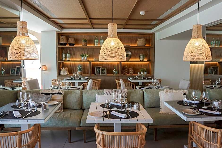 Hoposa Pollentia - Adults Only