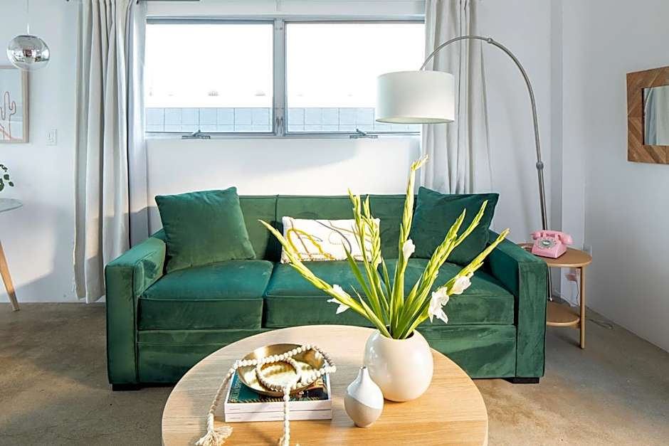 The Wesley by AvantStay Mid-Century Modern Oasis with Pool