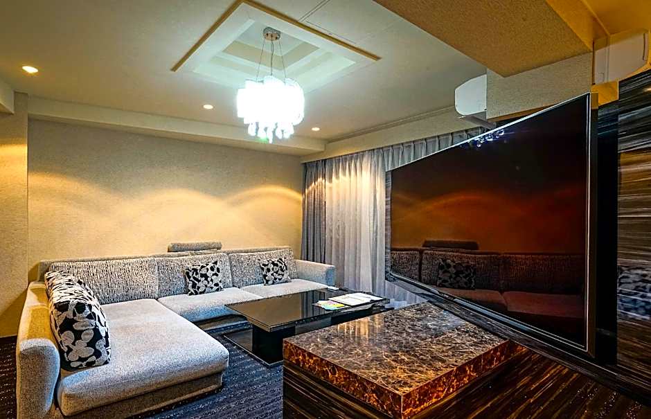 Secret House MAKISHI