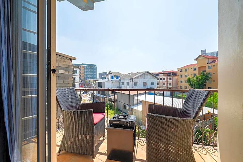 Abunawas Merry Inn at Walking Street