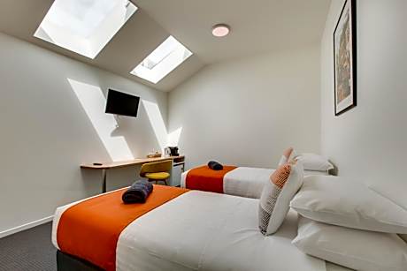 the MONA TWIN - INTERNAL SKYLIGHT ROOM 7