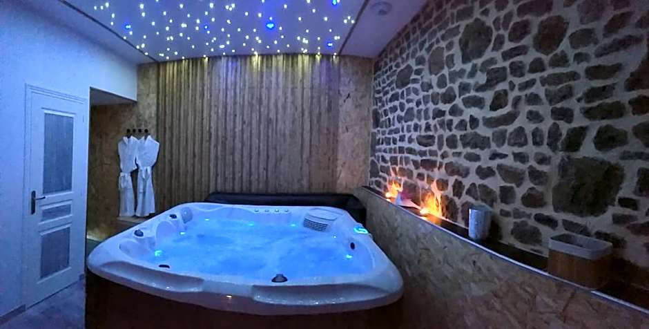 Le Ptit Spa de L'Abbaye Suite love et Spa privé