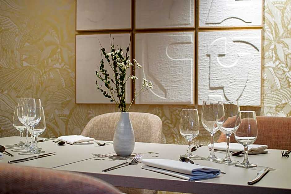 Brit Hotel Nantes La Beaujoire - L'Amandine