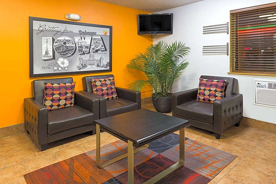 Super 8 by Wyndham Dubuque/Galena Area