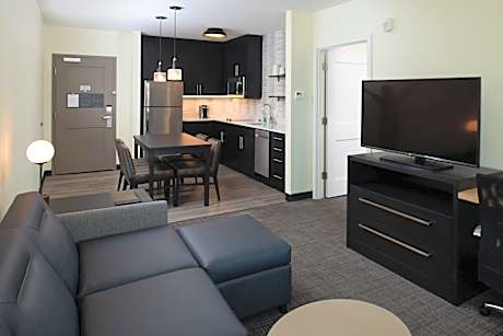 1 Bedroom Suite, 2 Queen, Sofa bed