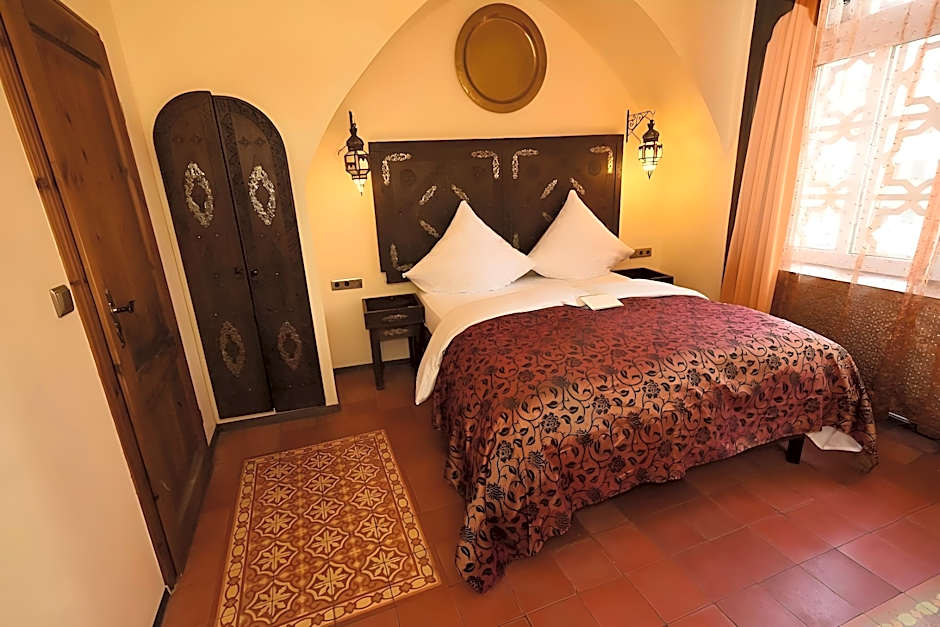 Hotel Villa Oriental & Restaurant                                               