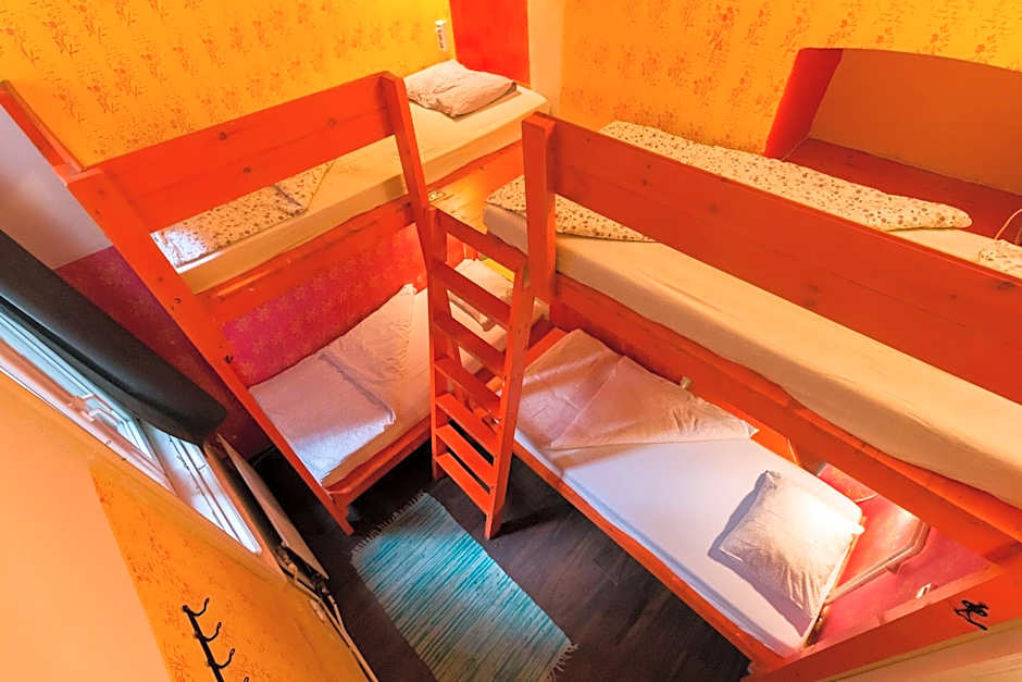 Baroque Hostel & Coworking