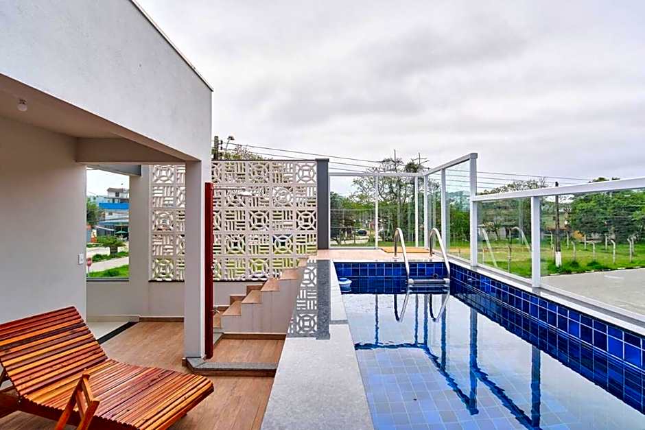 SOL 2: Charmoso com Piscina e Churrasqueira e AR