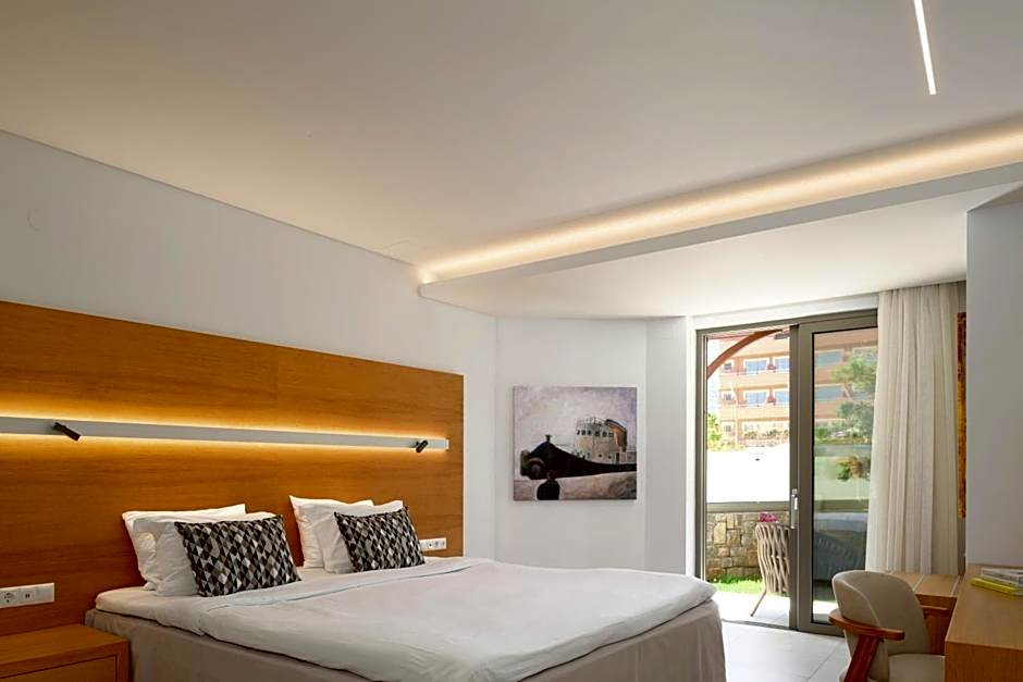 High Beach White - Adults Only