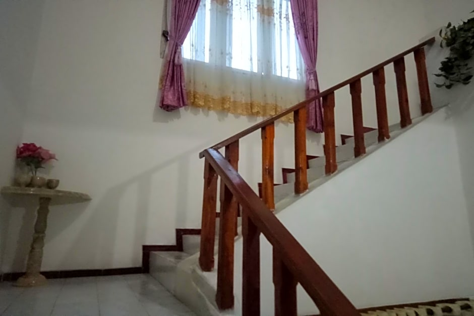 Collection O 92897 Hotel Intan Near Kantor Syahbandar Bawean