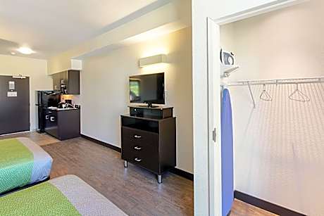 2 Full Beds | ADA/Tub/Kitchen, Nsmk
