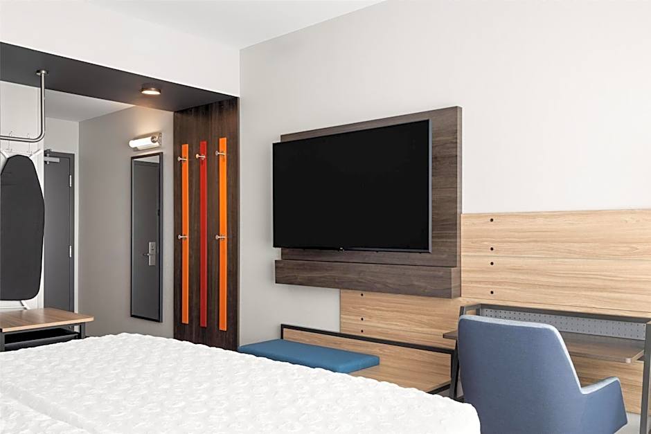 Tru by Hilton Kearney