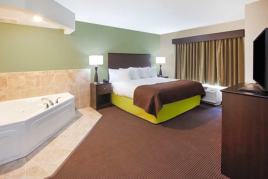 AmericInn by Wyndham DeWitt