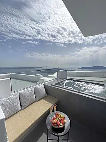 Superior Suite with private outdoor jetted tub and sea view