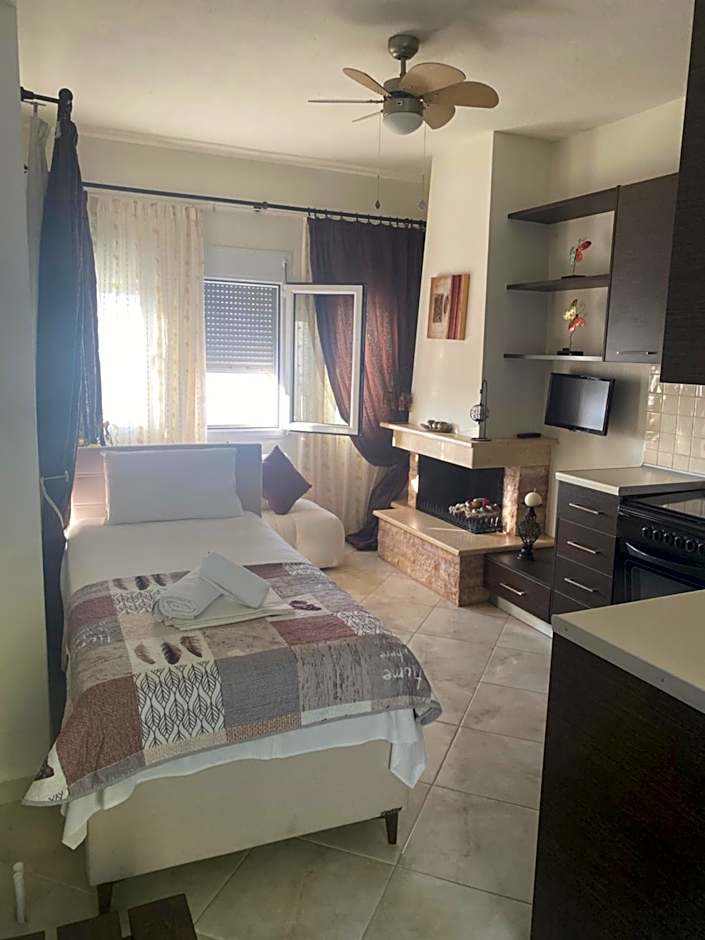 GoldenHill Studios&apartments