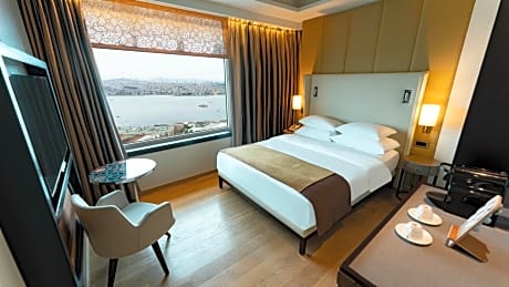 Club Corner Bosphorus View with Lounge Access