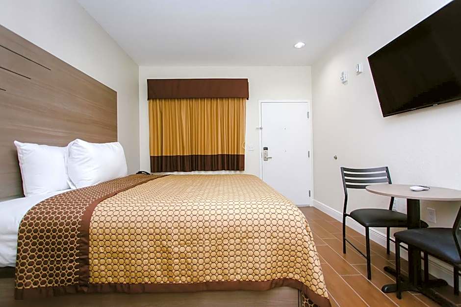 Scottish Inn & Suites