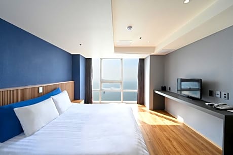 Deluxe Double Room with Half Ocean View