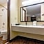 Econo Lodge Inn & Suites East