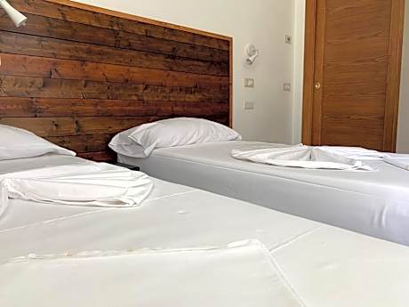 Twin Room with Private Bathroom