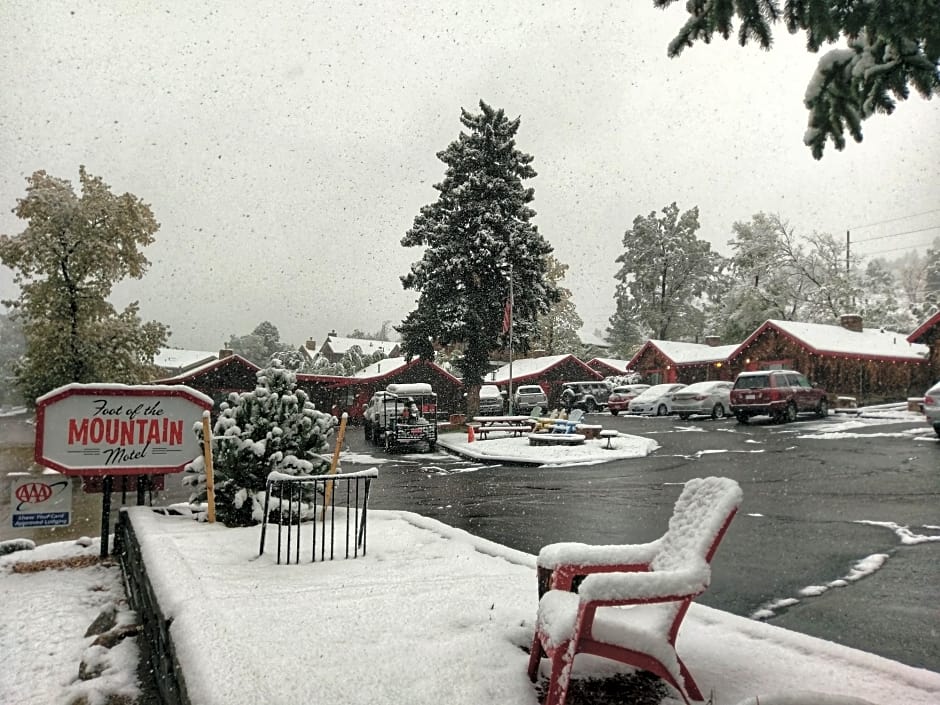 Foot of the Mountain Motel